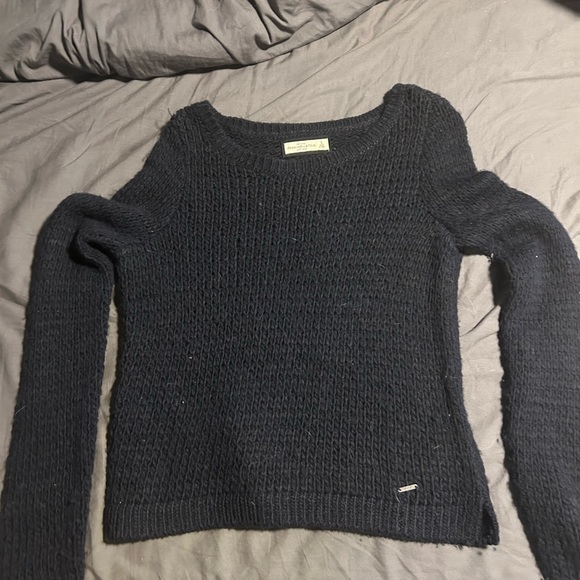 Abercrombie navy blue knitted wool sweater. Really cute and in good condition. - Picture 3 of 4